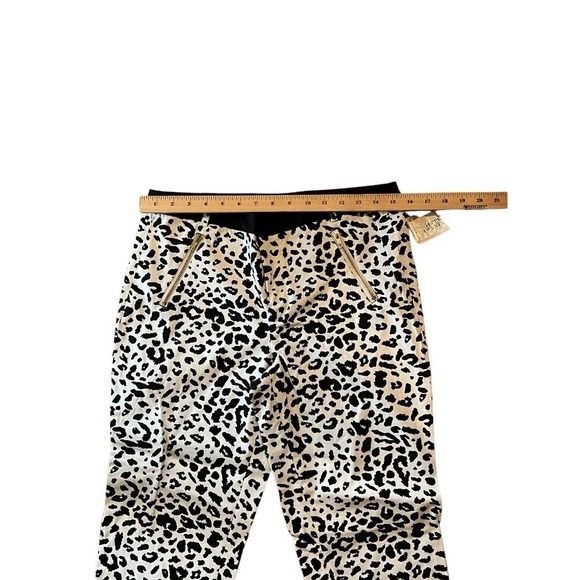 Forever 21 Ankle Pant Women's Size L White Leopard Straight Leg Mid-Rise Cotton - Picture 4 of 6
